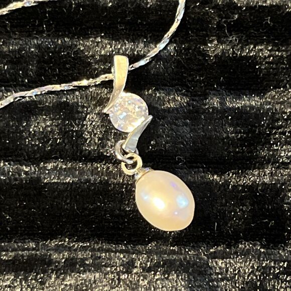 18k White GP Chain With Genuine Pearl & CZ Charm Pendant Elegant Dainty 16” - Picture 2 of 3